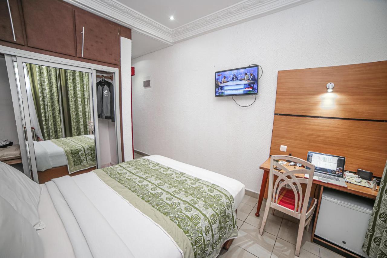 Fini Hotel Bobende Limbe Eksteriør billede