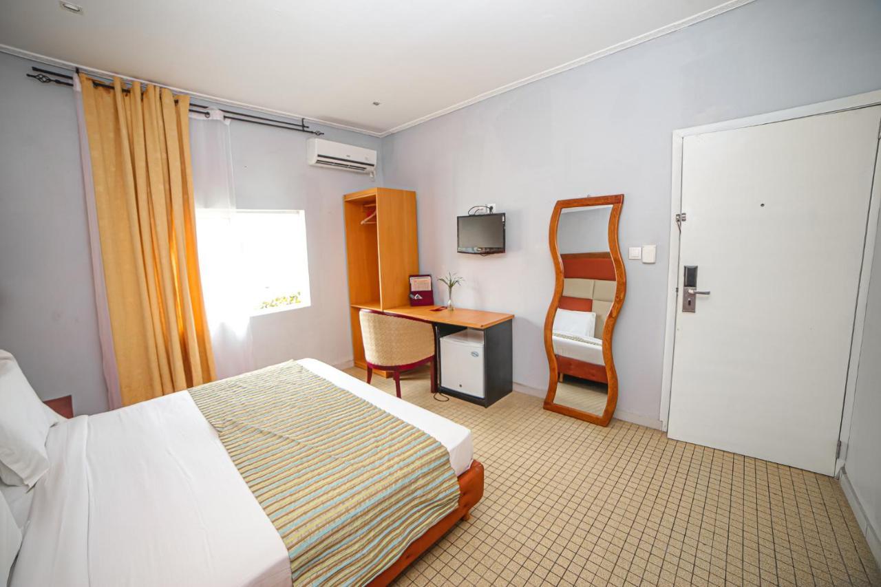 Fini Hotel Bobende Limbe Eksteriør billede