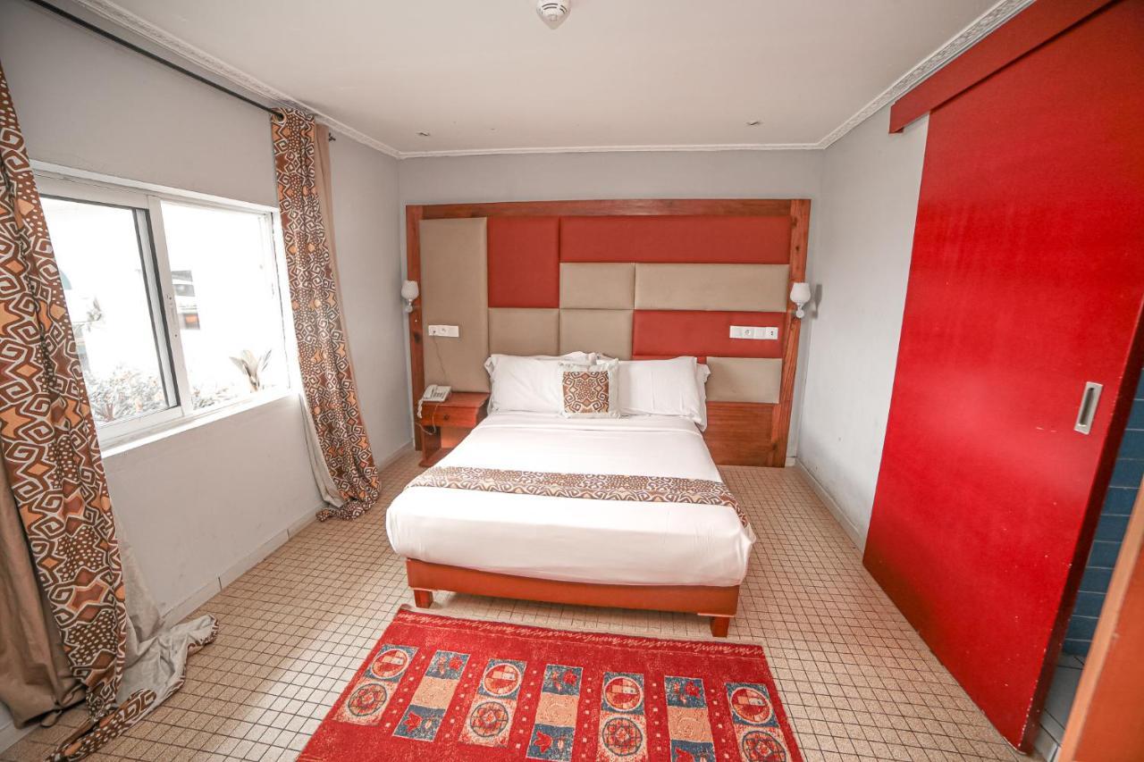 Fini Hotel Bobende Limbe Eksteriør billede