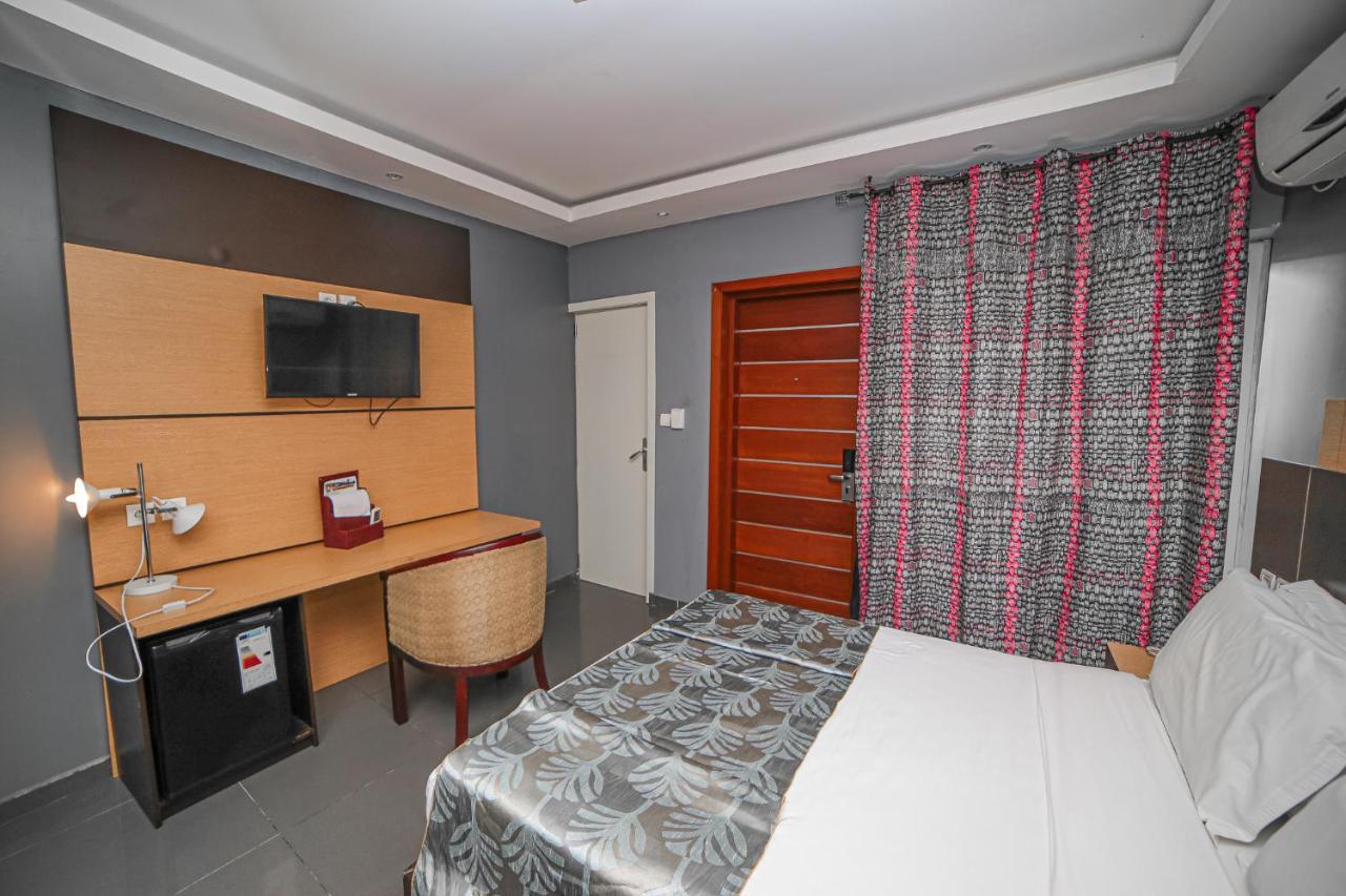 Fini Hotel Bobende Limbe Eksteriør billede