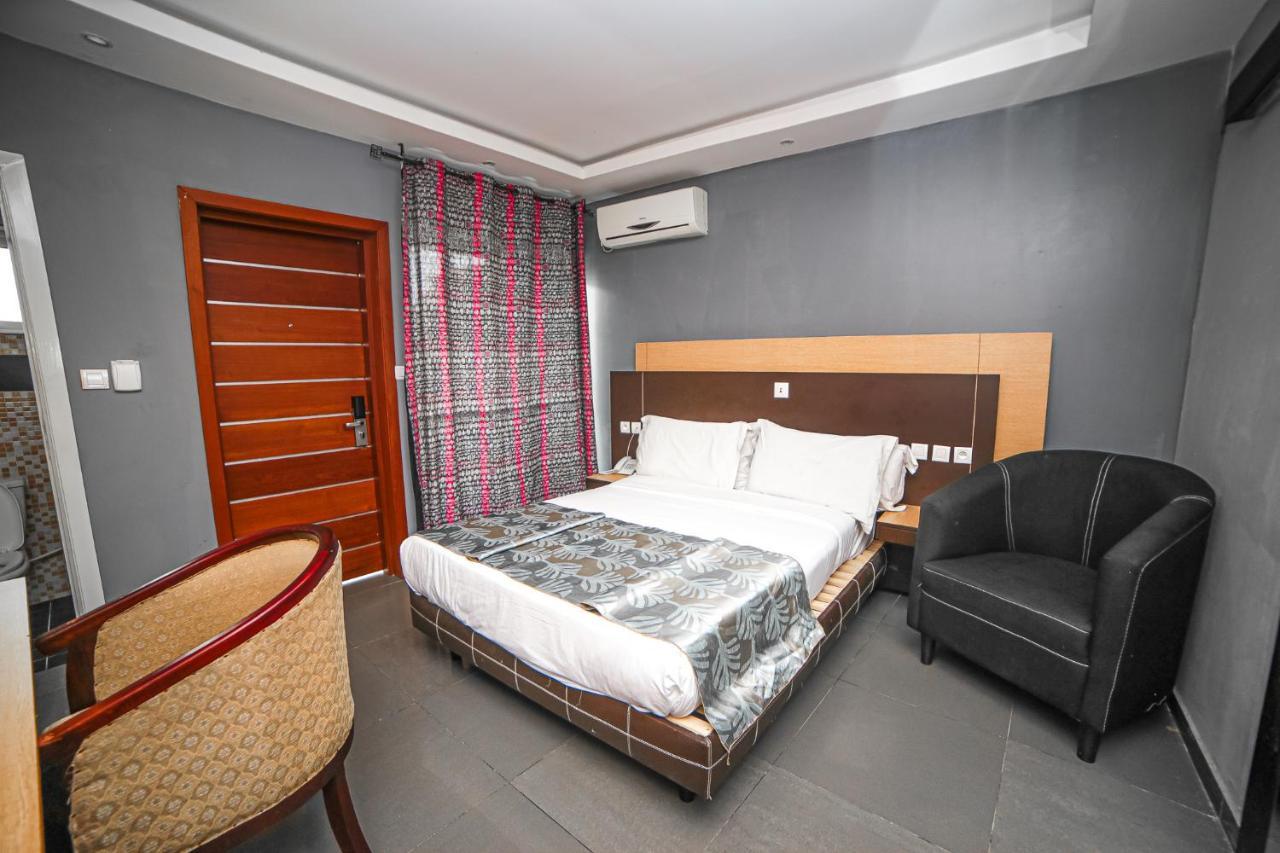 Fini Hotel Bobende Limbe Eksteriør billede
