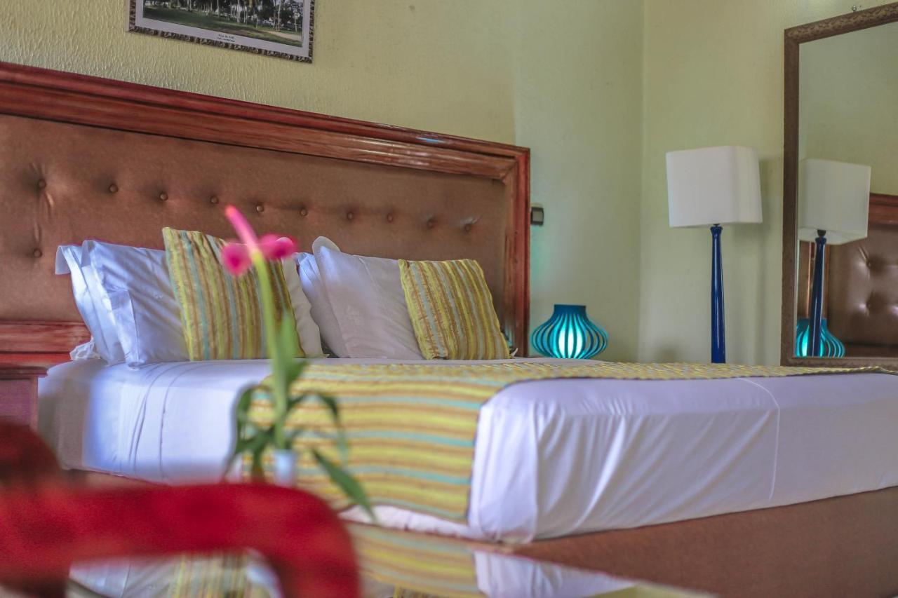 Fini Hotel Bobende Limbe Eksteriør billede