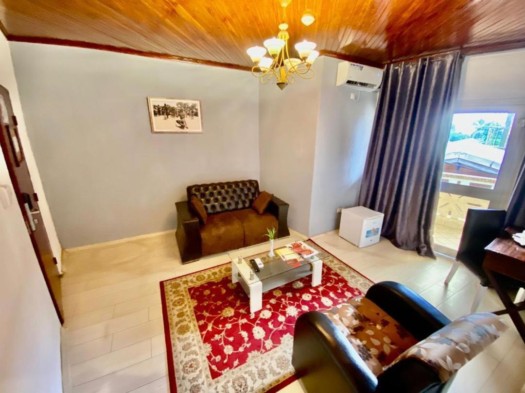 Fini Hotel Bobende Limbe Eksteriør billede