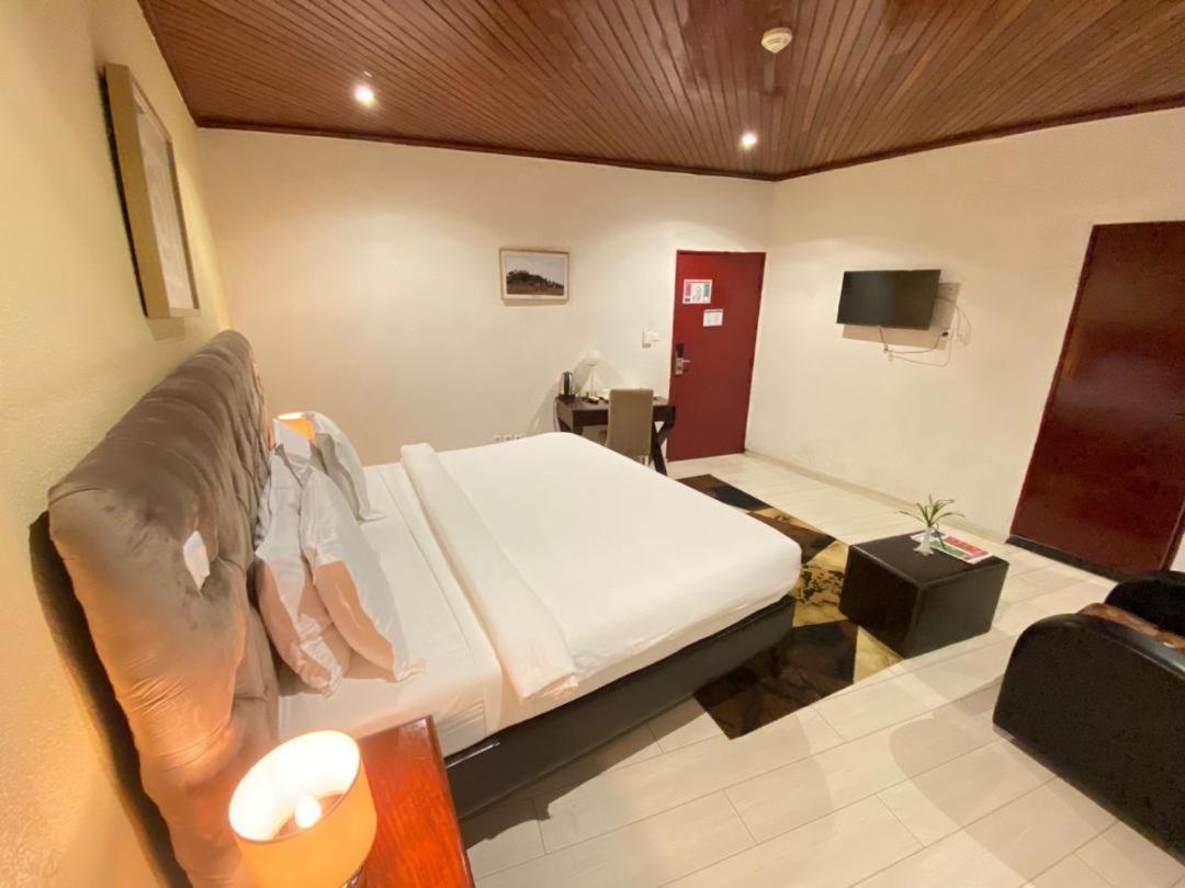 Fini Hotel Bobende Limbe Eksteriør billede