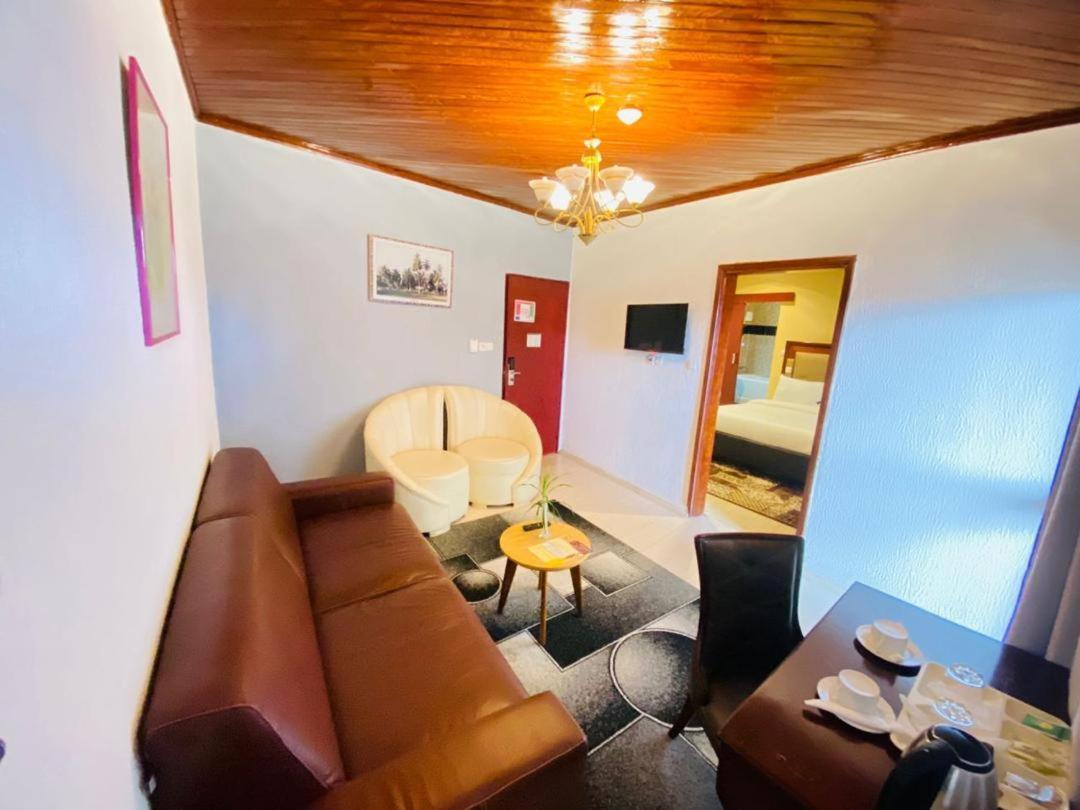 Fini Hotel Bobende Limbe Eksteriør billede