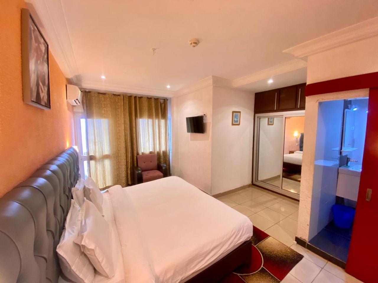 Fini Hotel Bobende Limbe Eksteriør billede