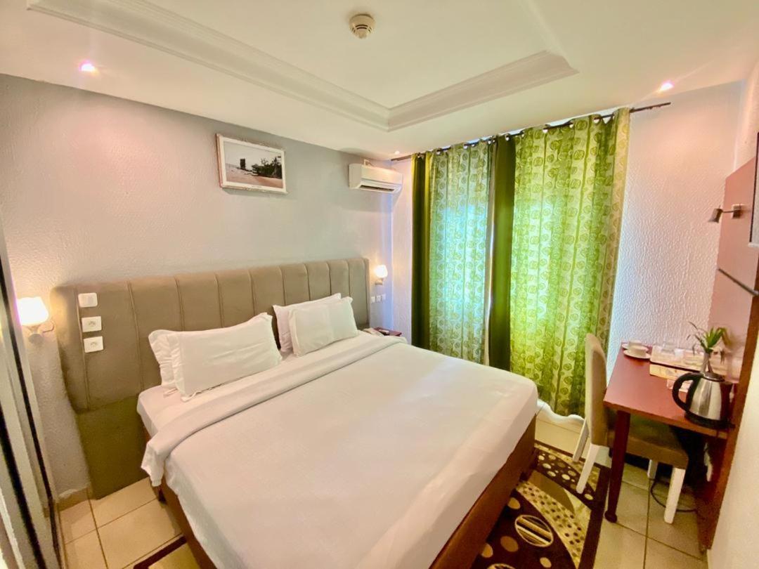 Fini Hotel Bobende Limbe Eksteriør billede