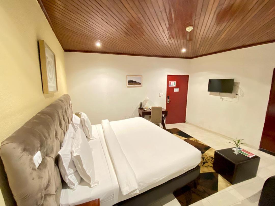 Fini Hotel Bobende Limbe Eksteriør billede