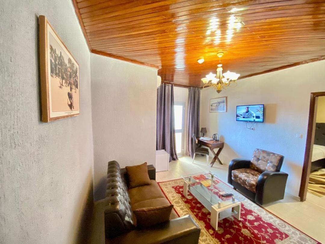 Fini Hotel Bobende Limbe Eksteriør billede