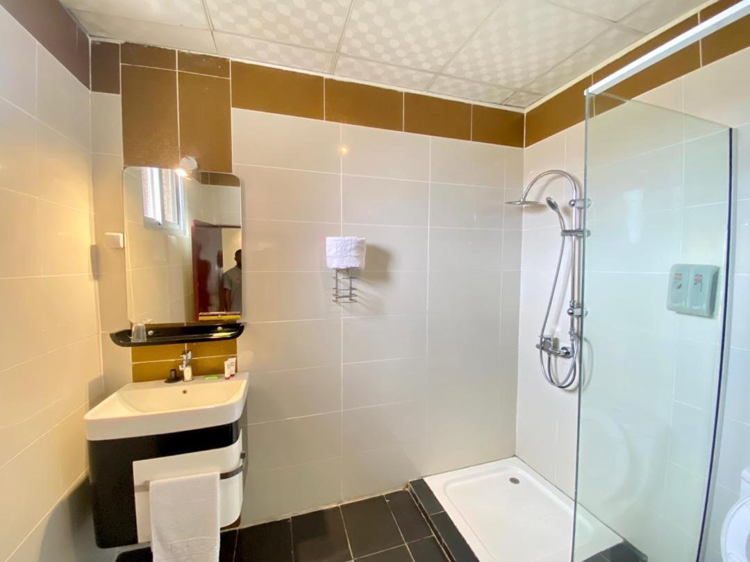 Fini Hotel Bobende Limbe Eksteriør billede