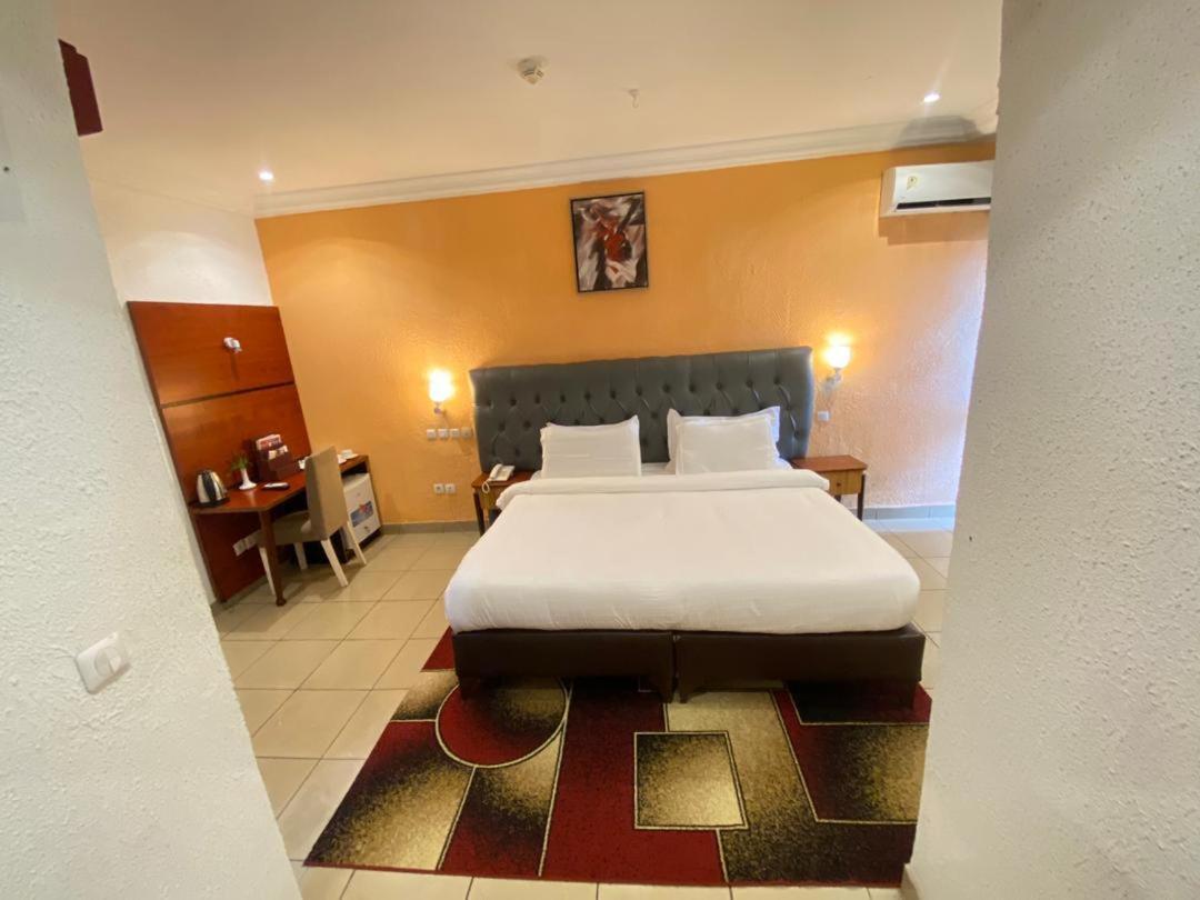 Fini Hotel Bobende Limbe Eksteriør billede