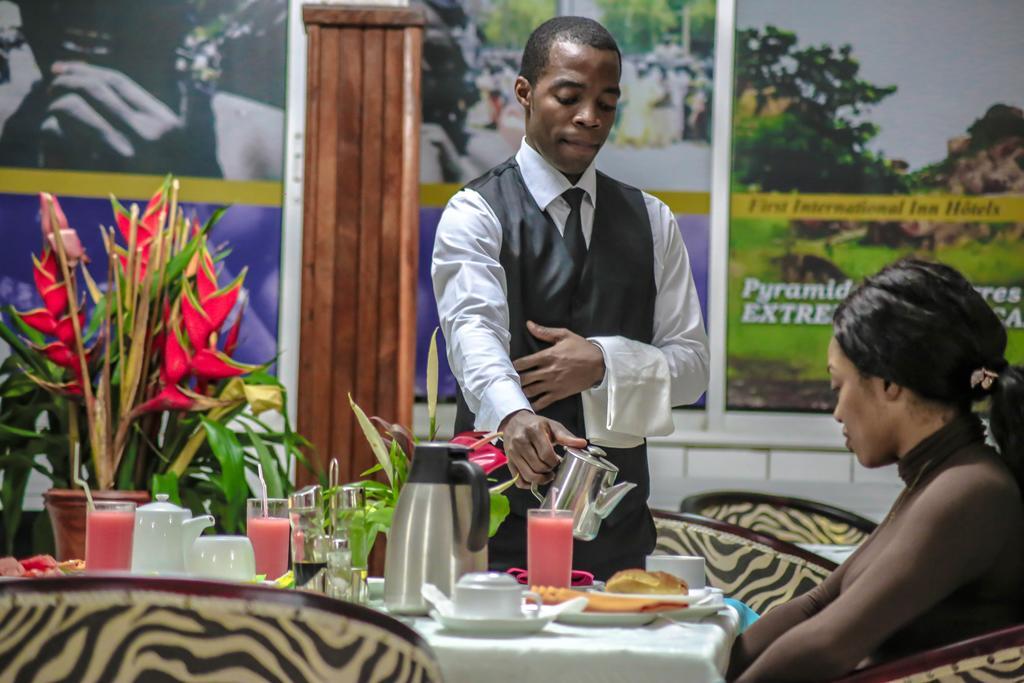 Fini Hotel Bobende Limbe Eksteriør billede