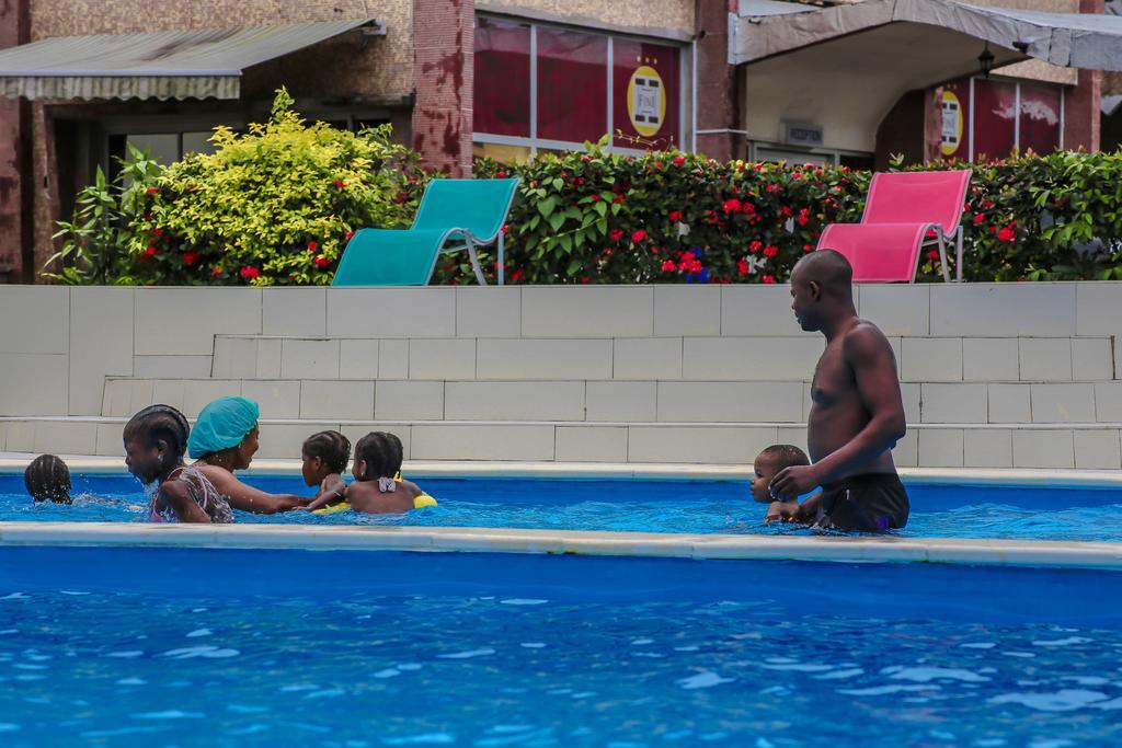 Fini Hotel Bobende Limbe Eksteriør billede