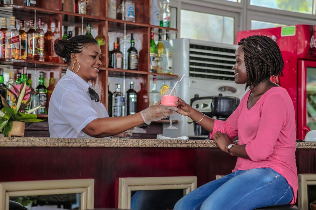 Fini Hotel Bobende Limbe Eksteriør billede